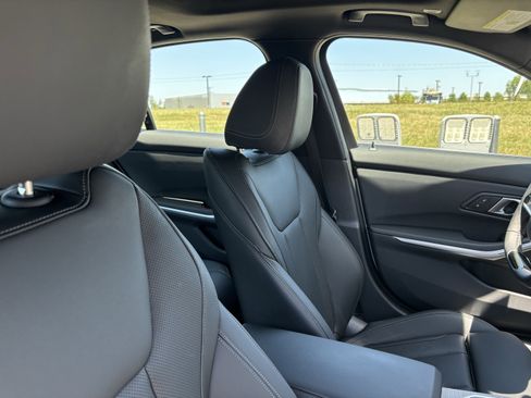 Certified 2025 BMW 330i Sedan RWD image 35