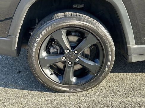 Used 2023 Jeep Grand Cherokee L Altitude AWD/4WD image 12