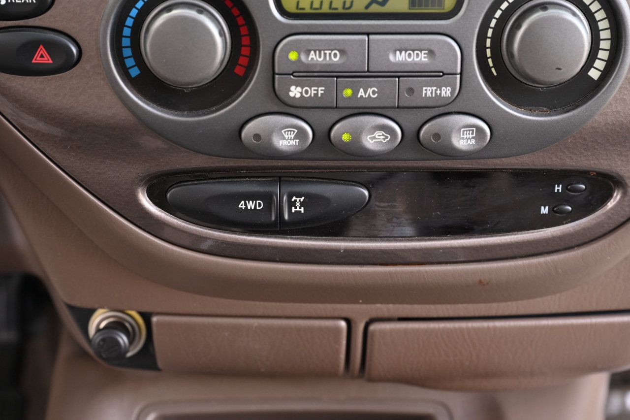 Used 2004 Toyota Sequoia Limited AWD/4WD image 31