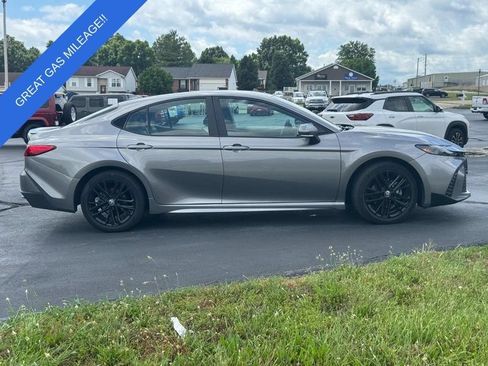 Used 2025 Toyota Camry SE FWD image 2