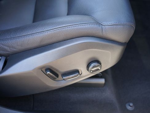 Used 2022 Volvo XC60 B5 Momentum image 26