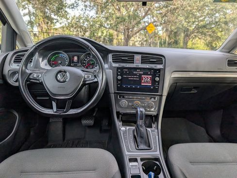 Used 2019 Volkswagen e-Golf SE w/ Driver Assistance Package image 11