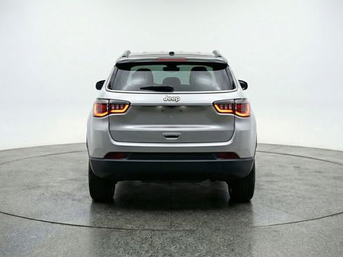 Used 2025 Jeep Compass Limited image 7