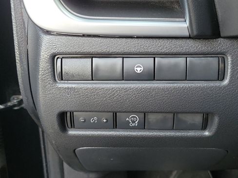 Used 2023 Nissan Rogue SV image 16