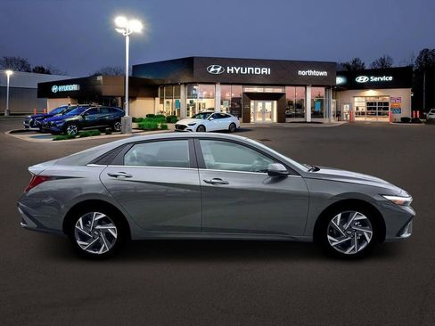 New 2026 Hyundai Elantra Limited image 9