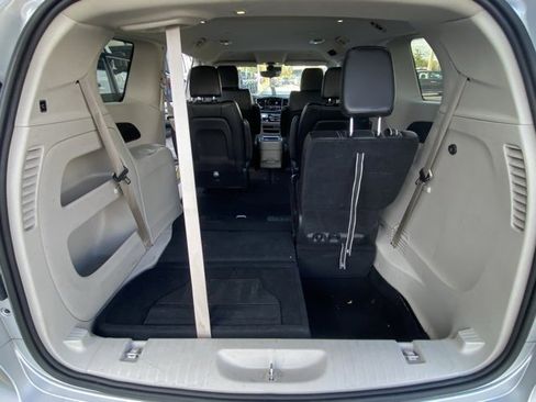 Used 2024 Chrysler Pacifica Touring-L image 25