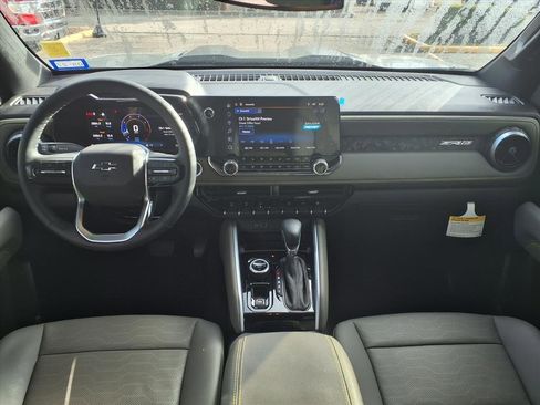 Used 2025 Chevrolet Colorado ZR2 image 3