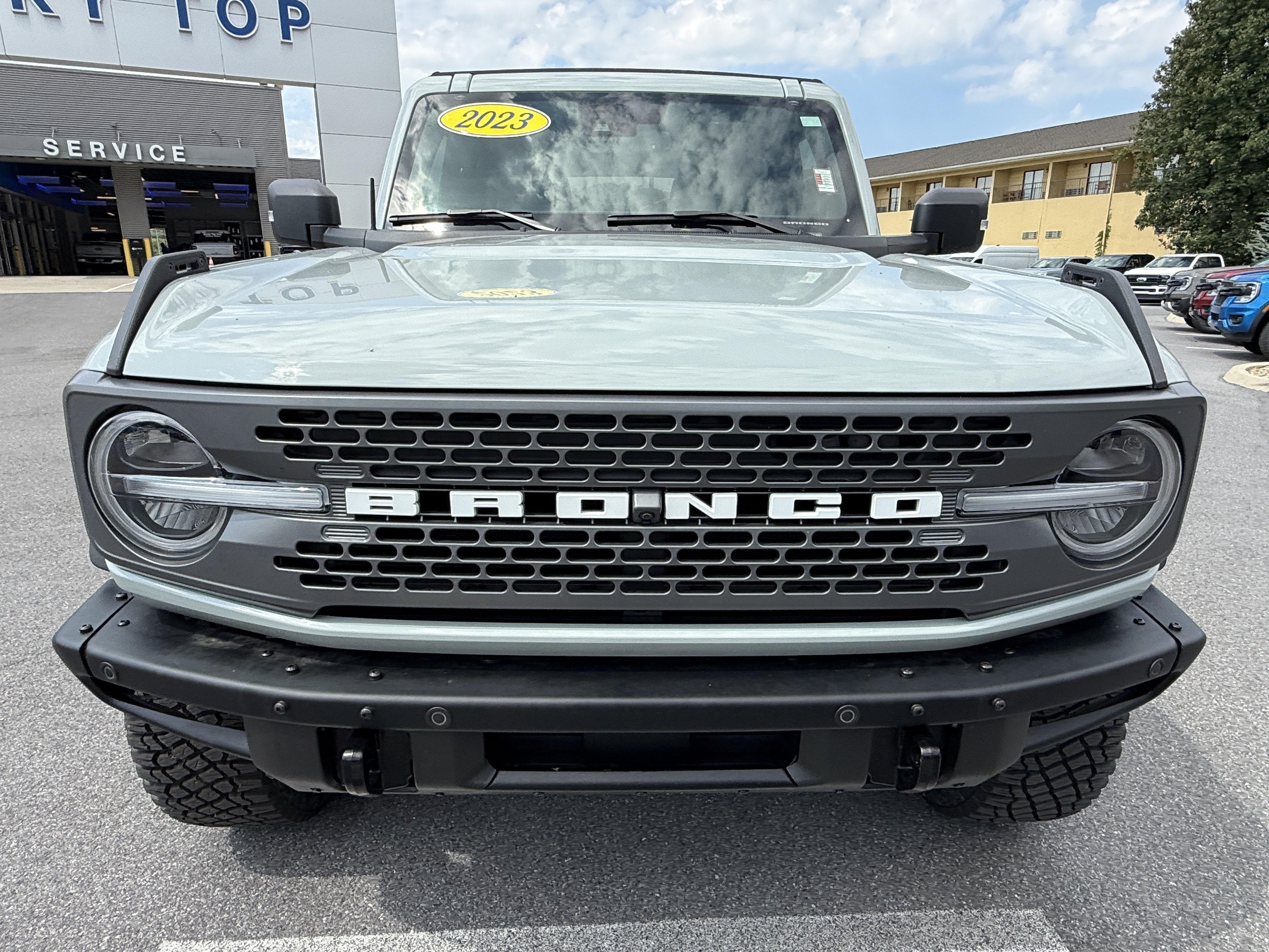 Used 2023 Ford Bronco Badlands AWD/4WD image 2