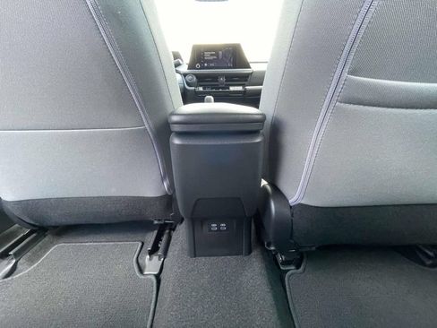 Used 2025 Toyota Prius LE FWD image 5