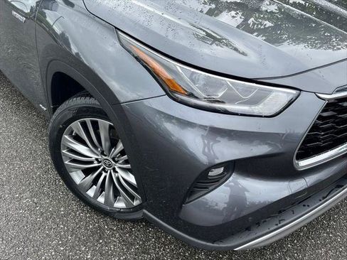 Certified 2020 Toyota Highlander Platinum AWD/4WD image 2