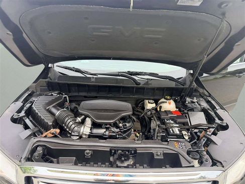 Used 2017 GMC Acadia SLT w/ LPO, Floor Liner Package AWD/4WD image 28