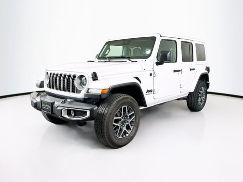 Used 2025 Jeep Wrangler Unlimited Sahara AWD/4WD image 3