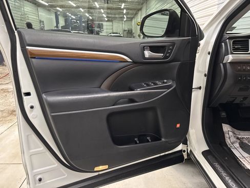 Used 2018 Toyota Highlander Limited Platinum image 9