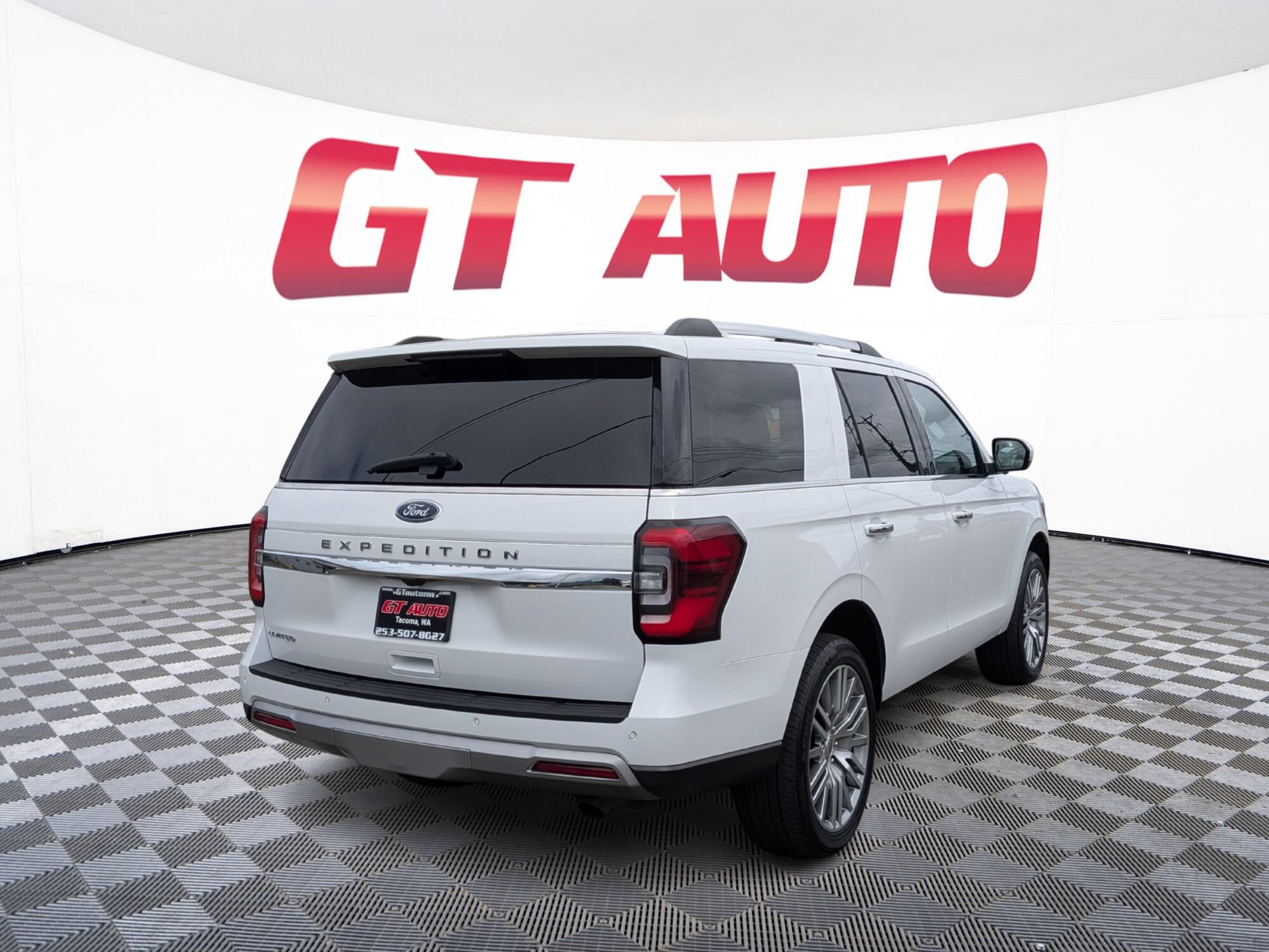 Used 2024 Ford Expedition Limited RWD image 4