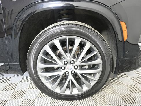 Used 2025 Buick Enclave Avenir w/ Super Cruise Package image 11