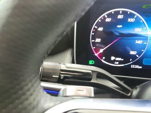 Used 2025 Mercedes-Benz GLC 300 4MATIC image 44