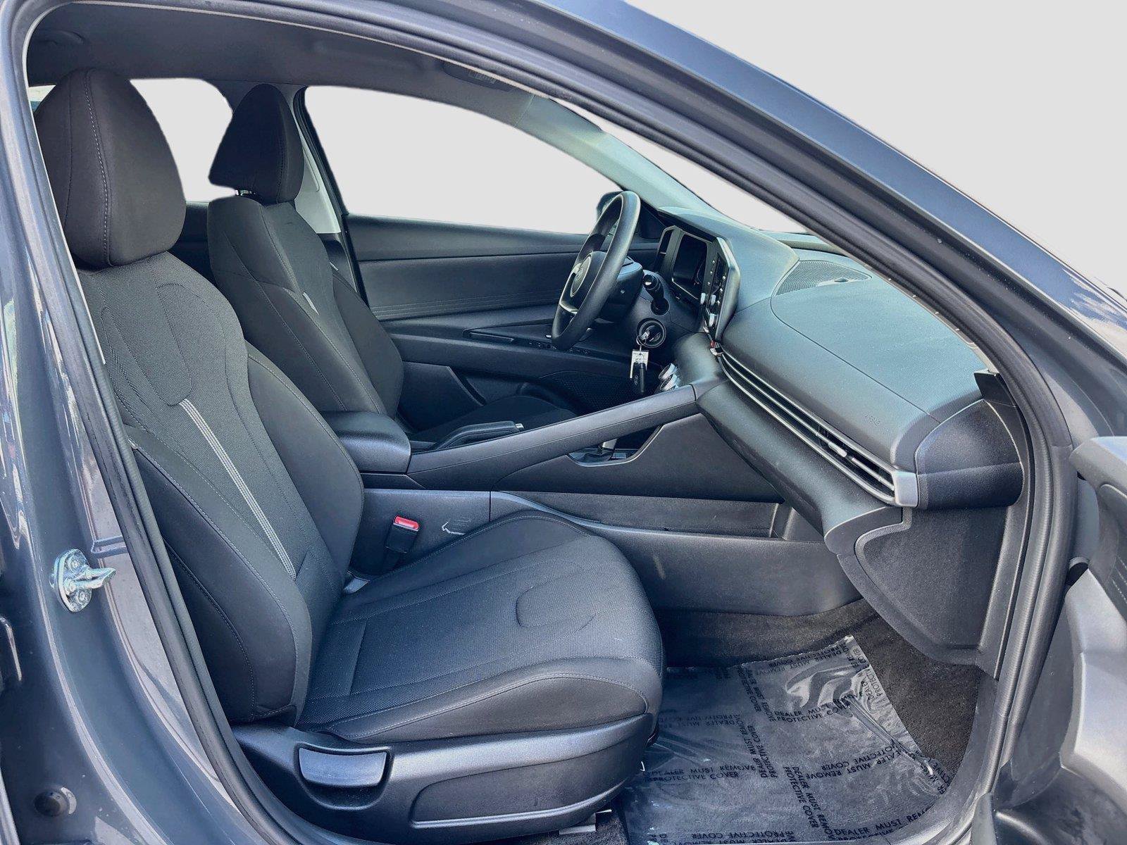 Used 2025 Hyundai Elantra SE FWD image 25