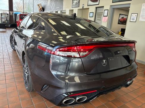 Used 2022 Kia Stinger GT1 RWD image 10