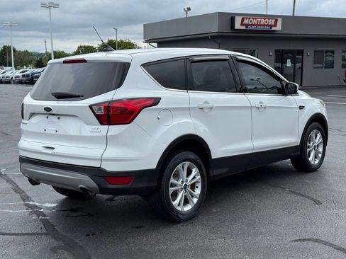 Used 2019 Ford Escape SE FWD image 4