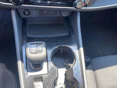 Used 2024 Nissan Rogue S image 19