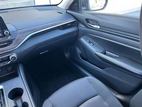 Used 2025 Nissan Altima 2.5 SV image 34