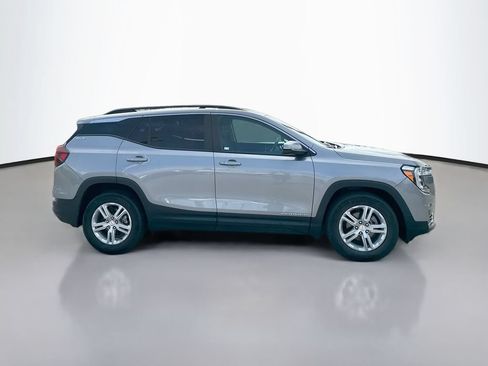 Used 2024 GMC Terrain SLE w/ Driver Convenience Package FWD image 8
