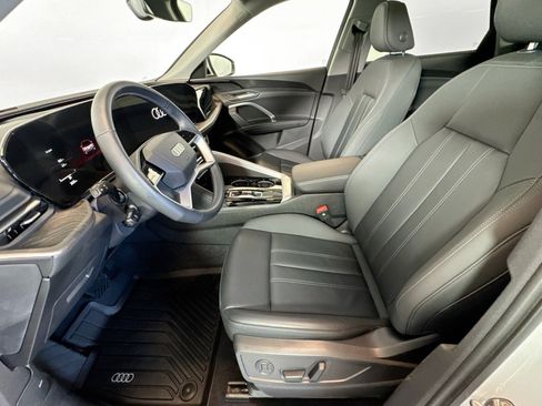 Used 2025 Audi Q5 Premium w/ Convenience Package image 18