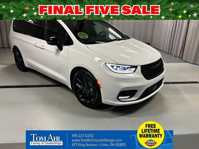 New 2026 Chrysler Pacifica Select