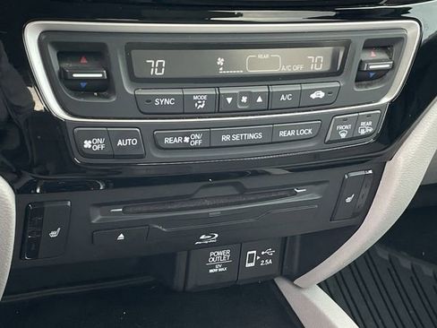 Used 2019 Honda Pilot Touring image 18