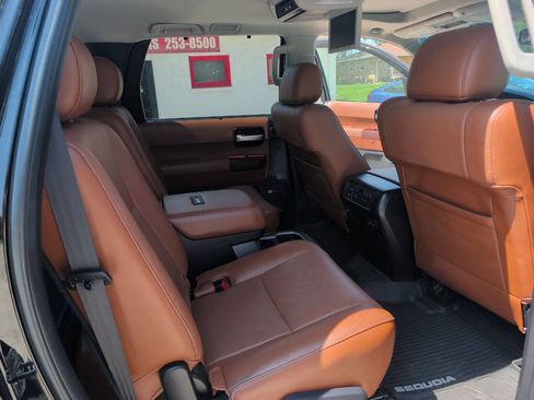 Used 2017 Toyota Sequoia Platinum AWD/4WD image 29