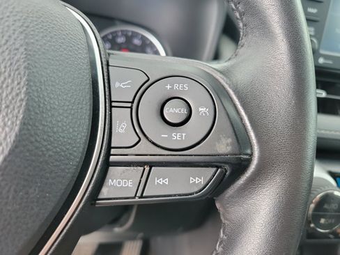 Used 2022 Toyota RAV4 XLE Premium FWD image 17