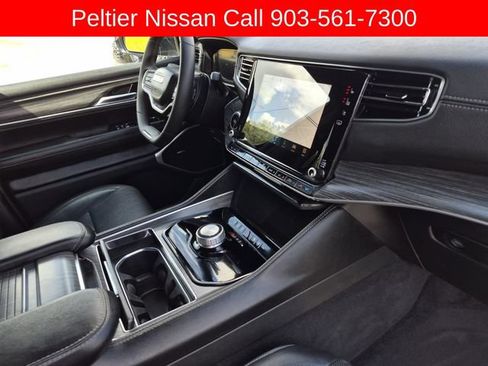 Used 2024 Jeep Wagoneer L Series II RWD image 13