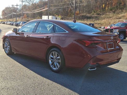 Used 2021 Toyota Avalon XLE w/ Moonroof Package image 6