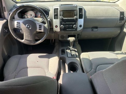 Used 2015 Nissan Frontier SV image 16