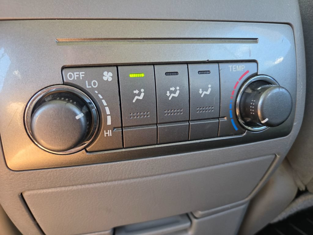 Used 2013 Toyota Highlander Plus FWD image 30