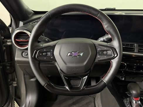 Used 2024 Chevrolet Trax RS w/ Sunroof Package FWD image 14