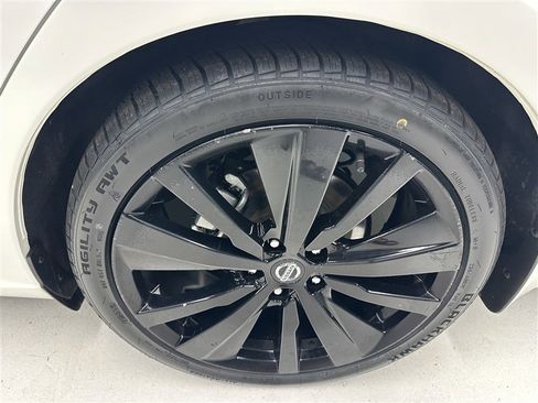 Used 2022 Nissan Altima 2.5 SR w/ Midnight Edition Package FWD image 16