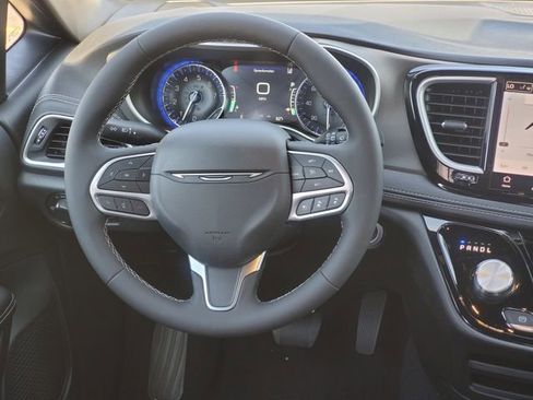 New 2027 Chrysler Pacifica Select FWD image 18