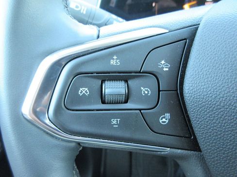 Used 2025 Chevrolet Trax LT w/ LT Convenience Package image 24