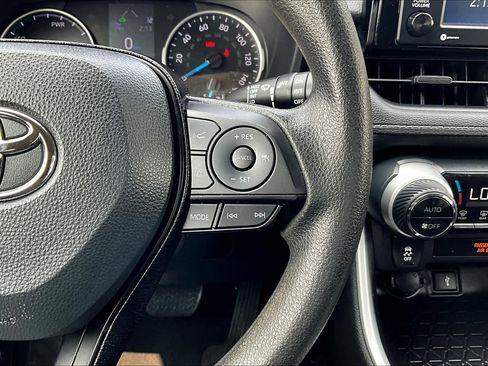 Used 2021 Toyota RAV4 XLE w/ Convenience Package image 24