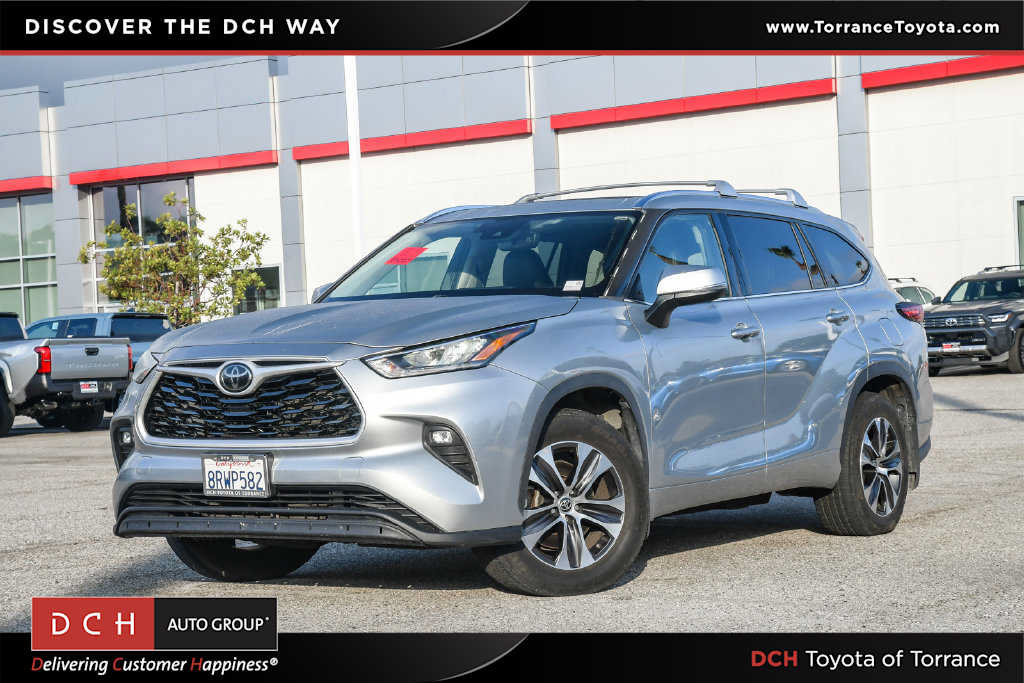 Used 2020 Toyota Highlander XLE w/ Preferred Accessory Package AWD/4WD image 1