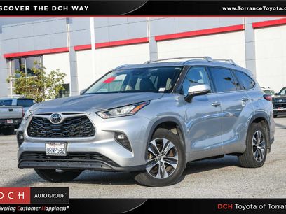 Used 2020 Toyota Highlander XLE w/ Preferred Accessory Package