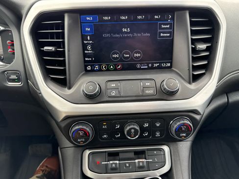 Used 2023 GMC Acadia SLT w/ Technology Package image 11