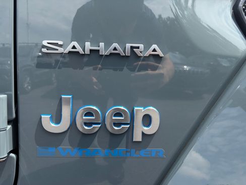 Used 2024 Jeep Wrangler Unlimited Sahara w/ Technology Group AWD/4WD image 29