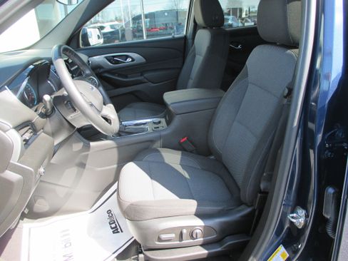 Used 2023 Chevrolet Traverse LT image 15