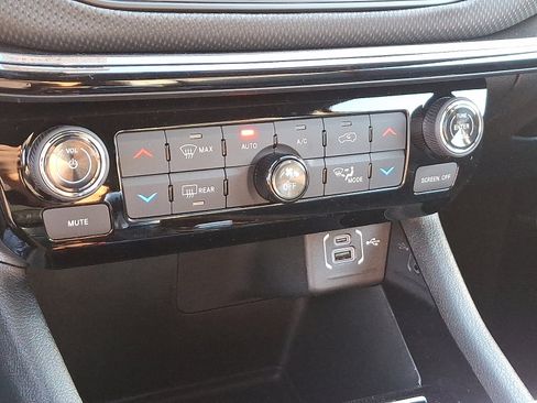 New 2026 Jeep Compass Limited AWD/4WD image 12