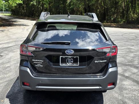 Used 2023 Subaru Outback Premium AWD/4WD image 3