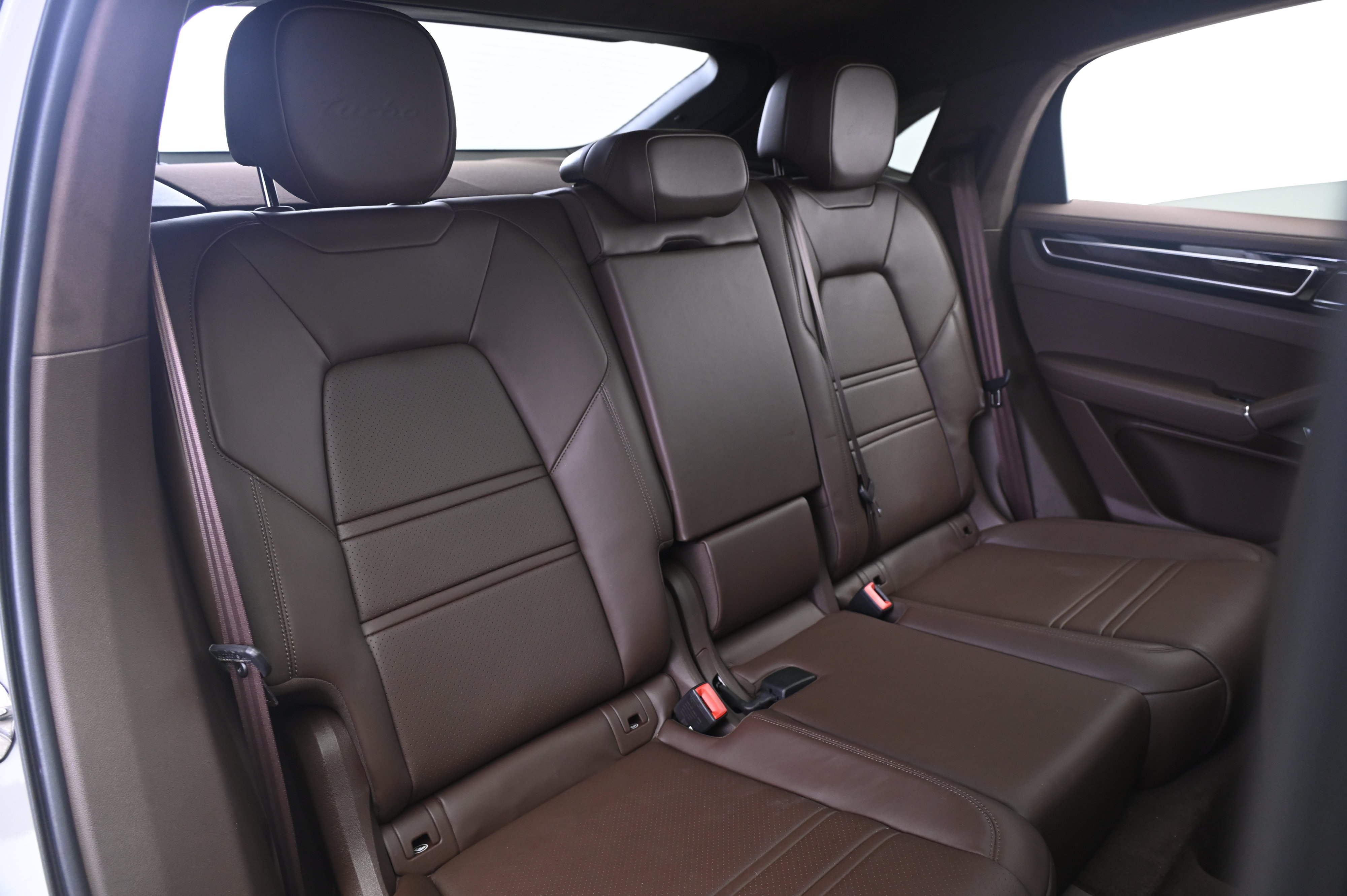 Certified 2023 Porsche Cayenne Turbo AWD/4WD image 19