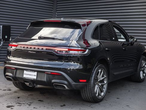 Certified 2022 Porsche Macan image 9