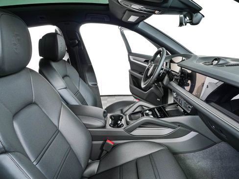 New 2026 Porsche Cayenne Coupe AWD/4WD image 24